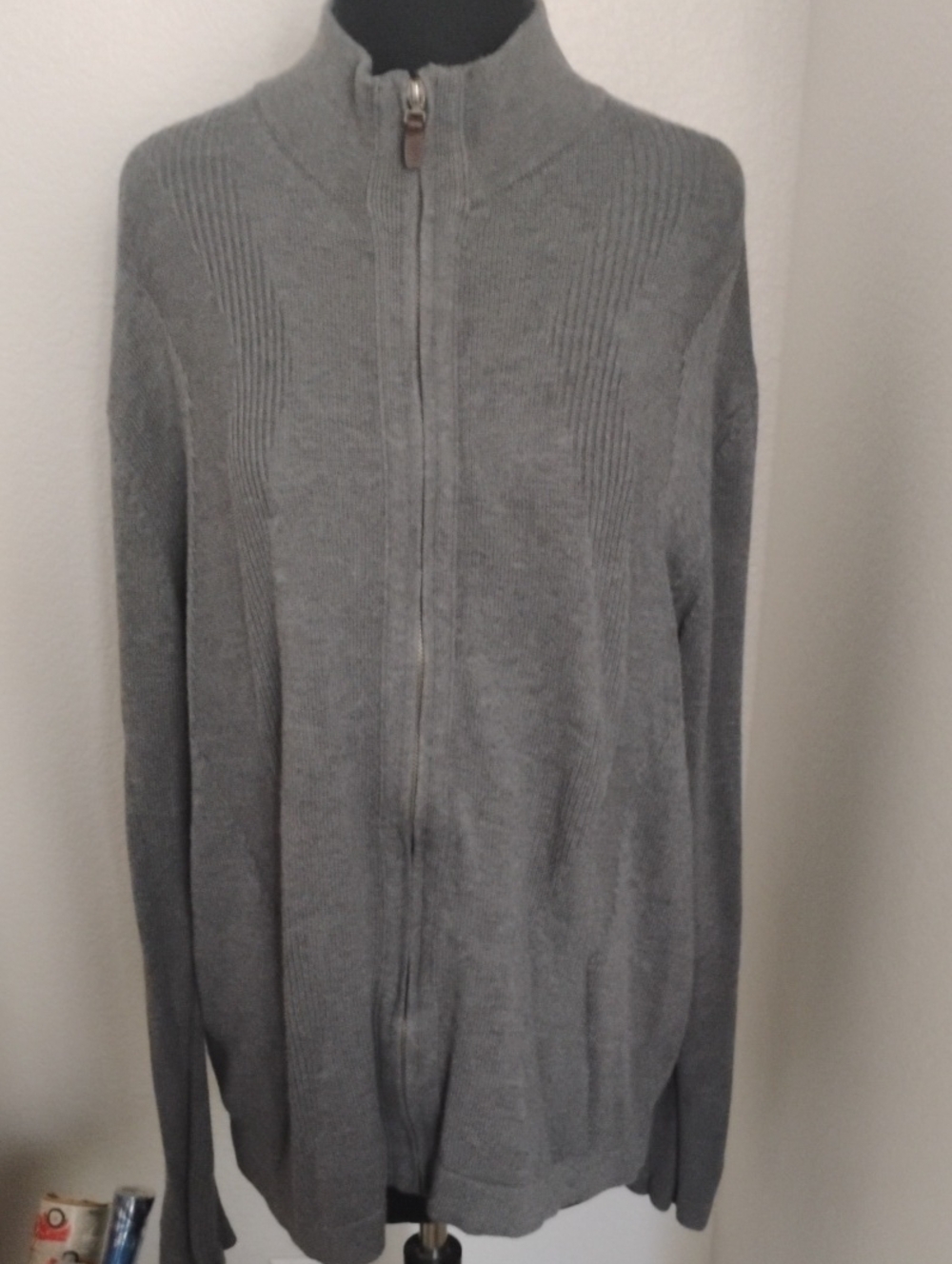 Perry Ellis Men's Light Gray  XL Full Zip Knit Sweater.  Excellent Condition